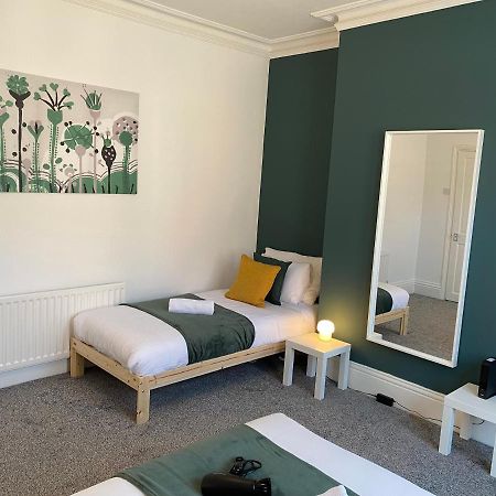 Kitchener - Wonderful 2-Bedroom Apt Sleeps 5 Free Parking Free Wifi Gateshead Εξωτερικό φωτογραφία