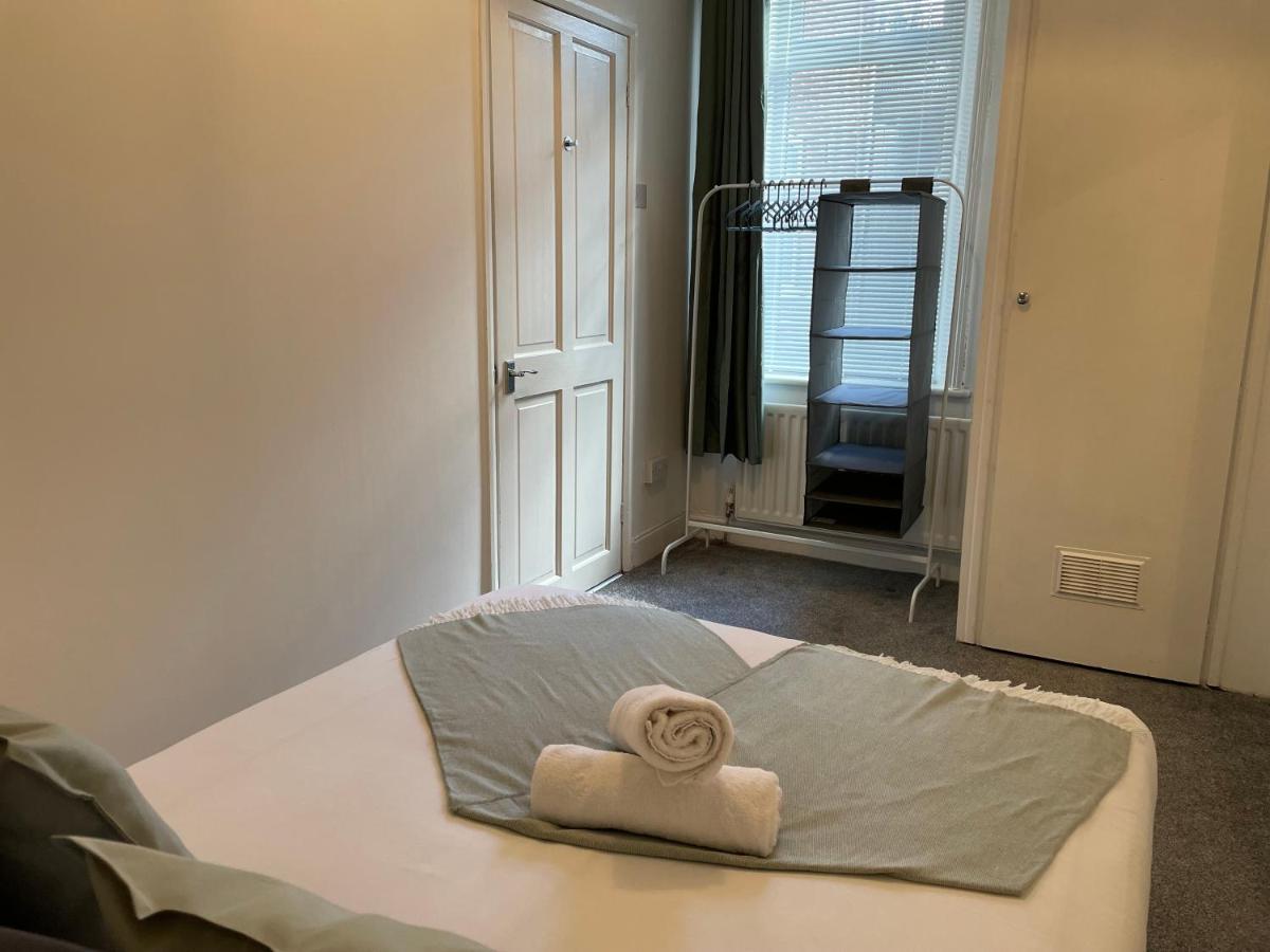 Kitchener - Wonderful 2-Bedroom Apt Sleeps 5 Free Parking Free Wifi Gateshead Εξωτερικό φωτογραφία