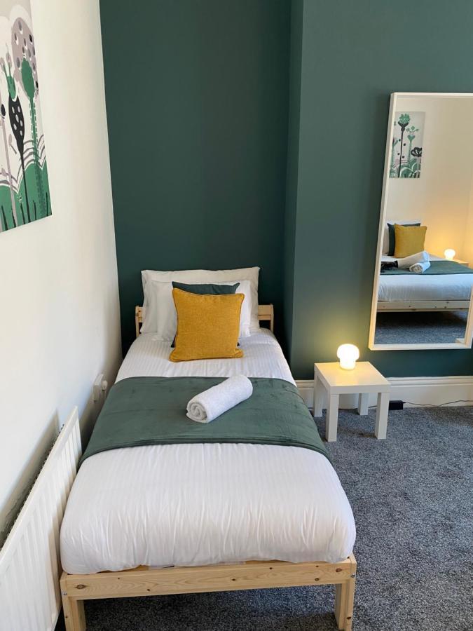 Kitchener - Wonderful 2-Bedroom Apt Sleeps 5 Free Parking Free Wifi Gateshead Εξωτερικό φωτογραφία