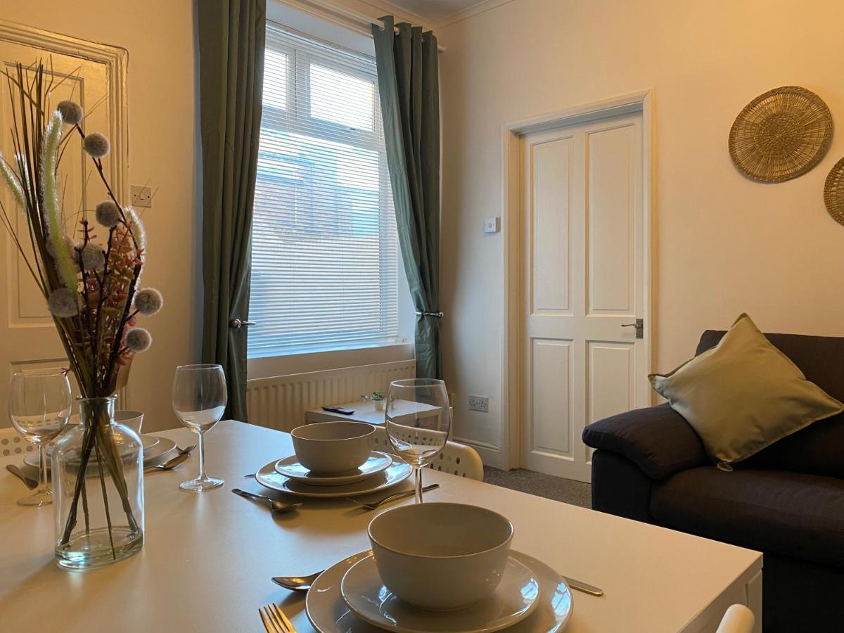 Kitchener - Wonderful 2-Bedroom Apt Sleeps 5 Free Parking Free Wifi Gateshead Εξωτερικό φωτογραφία