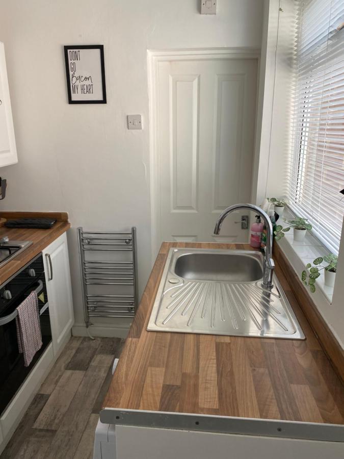 Kitchener - Wonderful 2-Bedroom Apt Sleeps 5 Free Parking Free Wifi Gateshead Εξωτερικό φωτογραφία