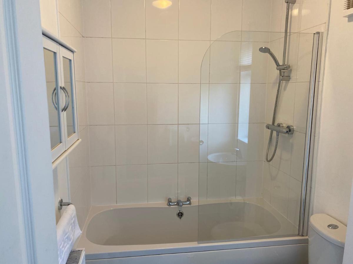 Kitchener - Wonderful 2-Bedroom Apt Sleeps 5 Free Parking Free Wifi Gateshead Εξωτερικό φωτογραφία