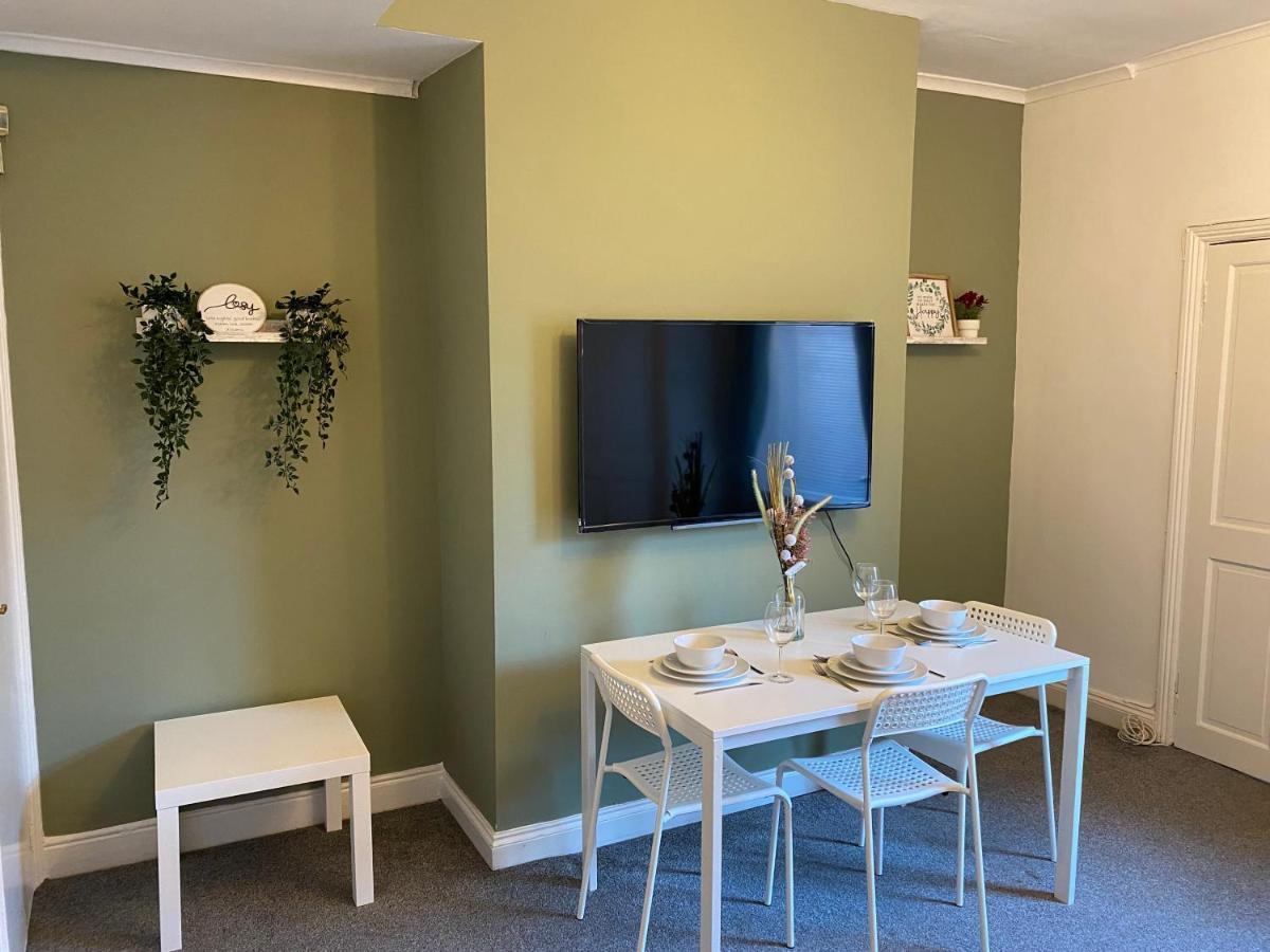 Kitchener - Wonderful 2-Bedroom Apt Sleeps 5 Free Parking Free Wifi Gateshead Εξωτερικό φωτογραφία